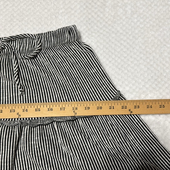 Caution to the Wind Black & White Striped Ruffled Mini Stretch Waist Size Large - Picture 7 of 8